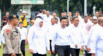Melihat Keseruan Gubernur Jatim Terpilih dan Wakilnya Gladi Bersih di Monas