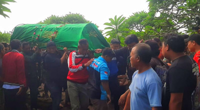 Sang Legenda Bejo Sugiantoro Dimakamkan di TPU Geluran Sidoarjo
