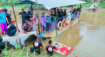 Warga Bogempinggir Sidoarjo Gelar Larung Sesaji untuk Tangkal Balak