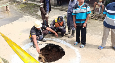 Lubang Misterius Muncul di Jalan Wilayah Sendang Tulungagung, Bahaya?