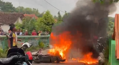 Maling di Jember Babak Belur, Motor Dibakar Ternyata Milik Tante