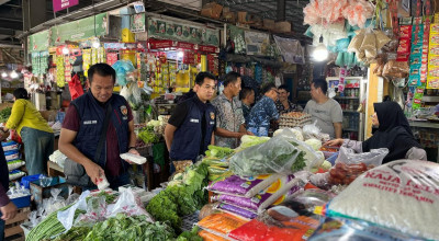 Sidak Pasar, Satgas Pangan Polres Gresik Pantau Harga Bapokting