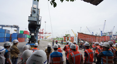 Peringati Bulan K3, Terminal Petikemas Gelar Training  Vertical Rescue