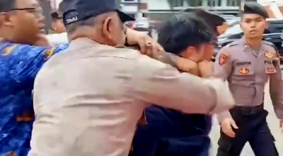 Polisi Surabaya Diperiksa Propam, Dugaan Pemukulan saat Demo Mahasiswa
