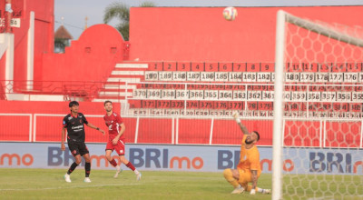 PSM Makassar Keluhkan Lapangan Stadion Soepriadi Blitar Kandang Arema FC