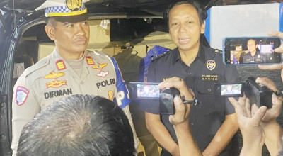 Angkut Rokok Ilegal dari Sumenep, Mobil Hitam Melaju Ugal-ugalan di Suramadu