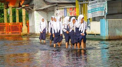 Banjir Kedungbanteng Sidoarjo, Murid Sekolah Terserang Gatal-gatal
