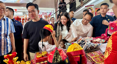 Pj Gubernur Jatim Dampingi Wapres RI Rasakan Kemeriahan Imlek di Pasar Atom