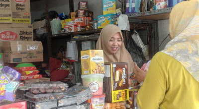 Pedagang Jajanan Lebaran di Lamongan Mulai Diserbu Pembeli