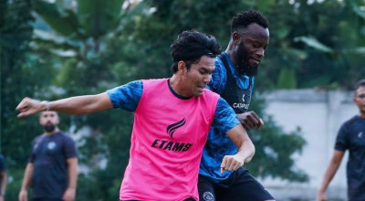 2 Pemain Muda Arema Malang FC U20 Latihan Bareng Senior, Posisi Siapa Terancam?