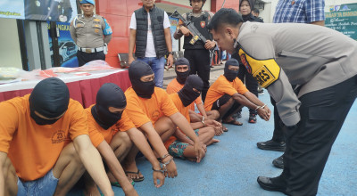 Polisi Tangkap 4 Pemuda di Warung Sate Bangkalan, Temukan 1 Kg Sabu Dalam Jok
