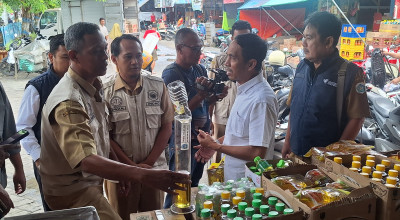 Minyakita 800 Mililiter Dikemas 1 Liter Beredar di Lamongan