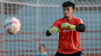 Kiper Persebaya Ernando Ari Dipanggil Timnas, Munster: Fokus Lawan PSIS Dulu