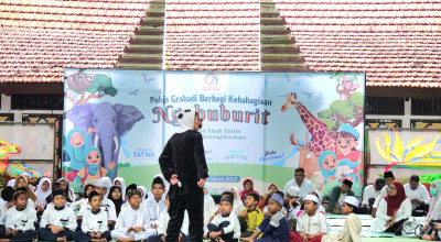 Cara Wartawan Grahadi Berbagi Kebahagiaan dengan Anak Yatim di Surabaya