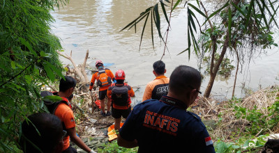 Mayat Perempuan Tanpa Busana Mengapung di Sungai Jagir Surabaya