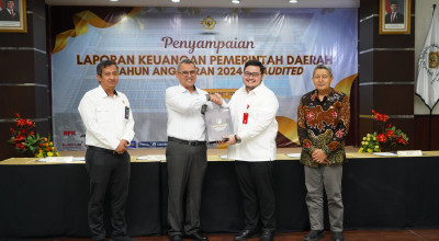 Mas Dhito Serahkan LKPD 2024 ke BPK Perwakilan Jawa Timur