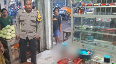 Pria Nongkrong di Warkop Pasar Kencong Jember Mendadak Dibacok hingga Luka Parah