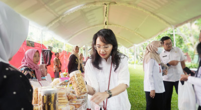 Dukung Ekonomi Lokal, Mbak Cicha Ajak Masyarakat Meriahkan Bela-Beli Produk Kediri