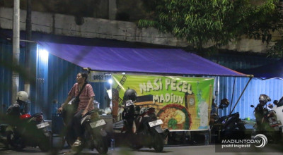 Jalan Cokroaminoto Kota Madiun Khusus untuk Penjual Nasi Pecel
