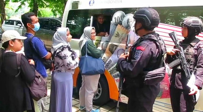 Warga Sidoarjo Mulai Berburu Uang Baru untuk Lebaran 2025