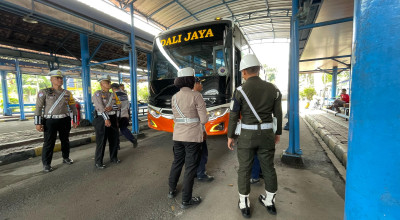 Jelang Arus Mudik, Puluhan Bus di Terminal Lamongan Jalani Ram Check