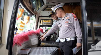 Satlantas Polres Gresik Gelar Ramp Check Bus dan Periksa Kesehatan Sopir