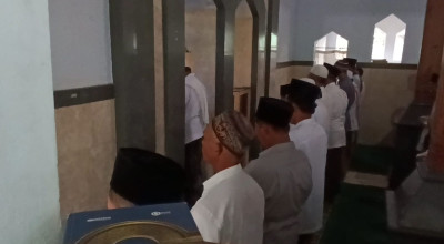 60 Jemaah di Tulungagung Gelar Salat Ied, Berpuasa 2 Hari Lebih Awal