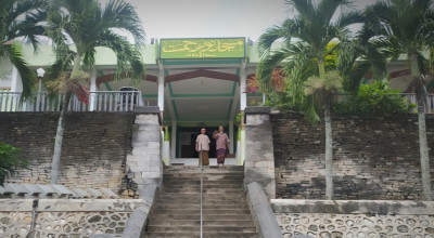 Jejak Islam di Pesisir Lamongan: Kisah Masjid Tiban Sunan Sendang Duwur