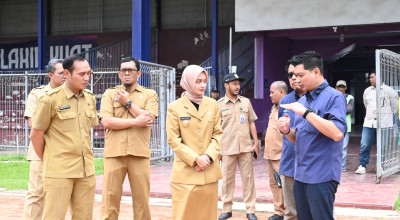 Tinjau Stadion Brawijaya Kediri, Vinanda Prameswati Siapkan Rencana Perbaikan