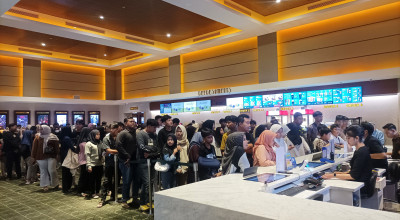 Hadir di XXI Gressmall Gresik, Film Komang Disambut Hangat Ribuan Penggemar