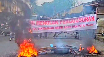 PKL Pepelegi Sidoarjo Tolak Penggusuran, Demonstrasi Memanas