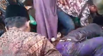 Warga Bangkalan Tertimbun Longsor Sepulang Hajatan, 4 Korban Dievakuasi