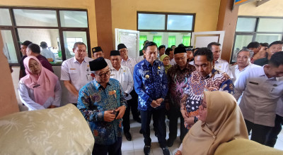 Menteri Pendidikan Kunjungi Lamongan, Pantau MBG hingga Tanggapi Sekolah Rakyat