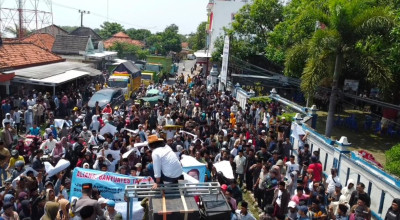 Ribuan Massa dari 20 Desa di Sampang Gelar Unjuk Rasa, Tuntut Pilkades Diadakan