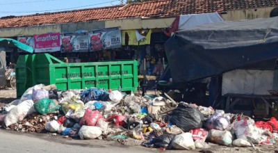 10 Kontainer Bak Sampah Dibeli Dinkop Umdag Bangkalan seharga Rp1 Miliar