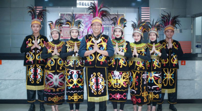 Peringati Hari Kartini, Insan BRI Mulyosari Kenakan Busana Khas Dayak