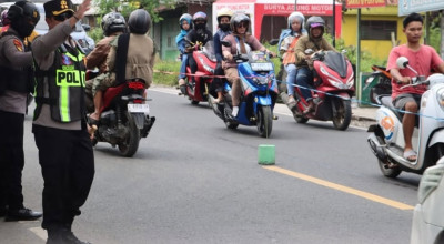 Polisi Terapkan Sistem Contraflow di Jalan Raya Petrah Bangkalan