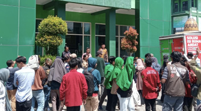 Mahasiswa UIJ Demo Tuntut Transparansi Biaya KKN yang Dinilai Memberatkan