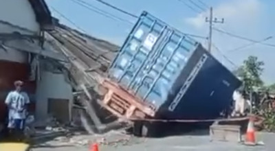 Kecelakaan Truk Kontainer, Bintang Voli Dunia, Sertijab Kapolres Jember