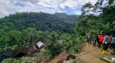 3 Rumah Warga di Trenggalek Tertimpa Longsor