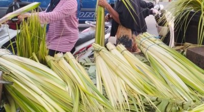 Pedagang Pasar Besar Madiun Sambat Lebaran Ketupat Sepi