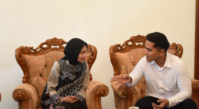 Di Kota Kediri Kaesang Bicara Kesehatan hingga Pendidikan Bareng Mbak Vinanda