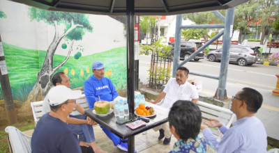 Wali Kota Madiun Santap Nasi Jotos Bareng Pakar Komunikasi Suko Widodo