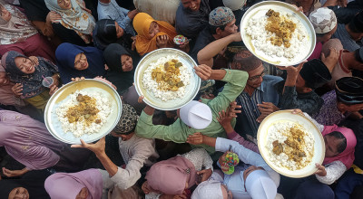 Melihat Tradisi Sego Lengser, Sajian Khas saat Haul Mbah Nyai Ambeng Gresik