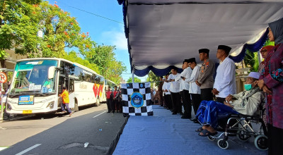 1.851 Jamaah Haji Asal Lamongan Dilepas Menuju Asrama Haji Sukolilo Surabaya