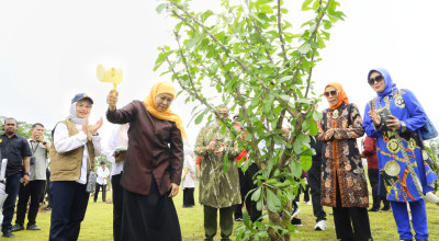 Gubernur Jatim Khofifah Tanam Simbol Peradaban Baru di IKN