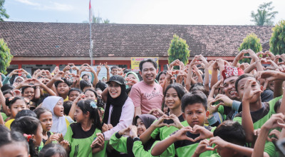 Pesan Fawait pada Pelajar Pinggiran Jember: Saya Anak Desa jadi Bupati