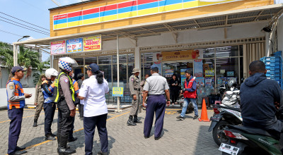Jukir Liar di Minimarket Surabaya Mulai Dibersihkan