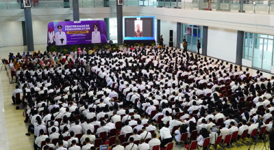 Serahkan SK Formasi 2024, Bupati Kediri Minta CPNS dan PPPK Bekerja dengan Hati