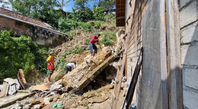Satu Keluarga di Sooko Ponorogo Selamat usai Rumahnya Diterjang Longsor